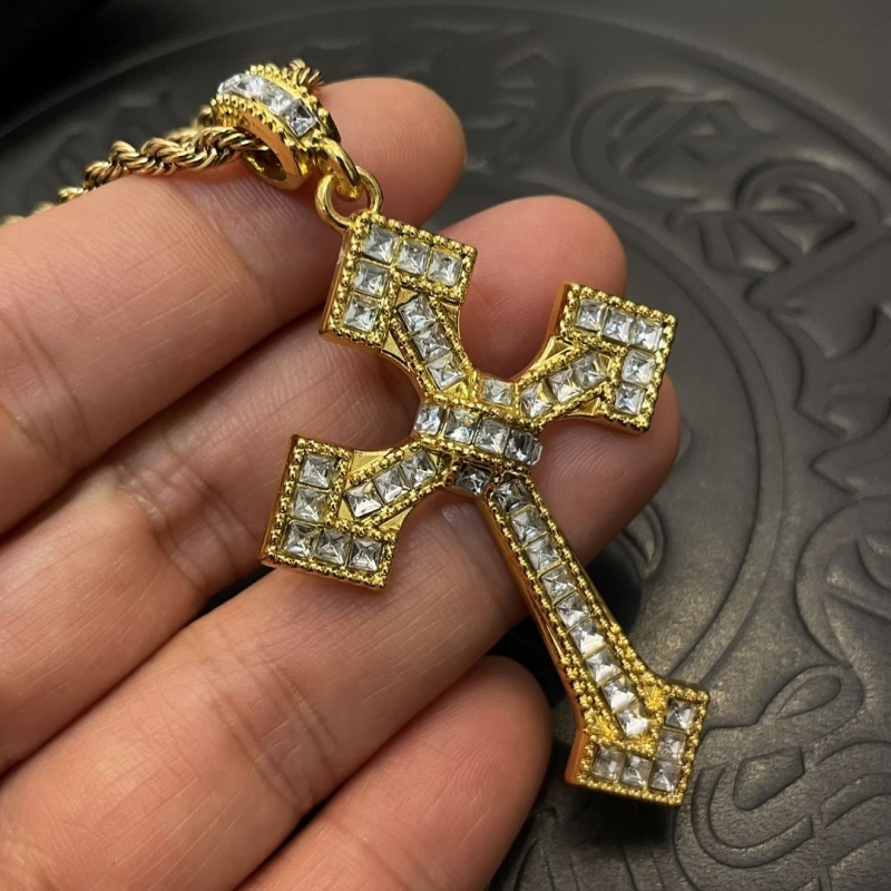 Ch*0me He**ts necklaces